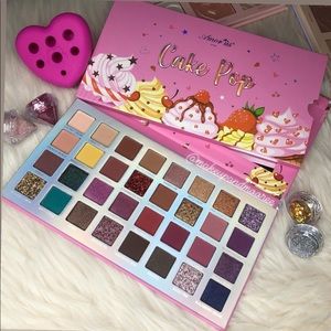 Cake pop eyeshadow palette